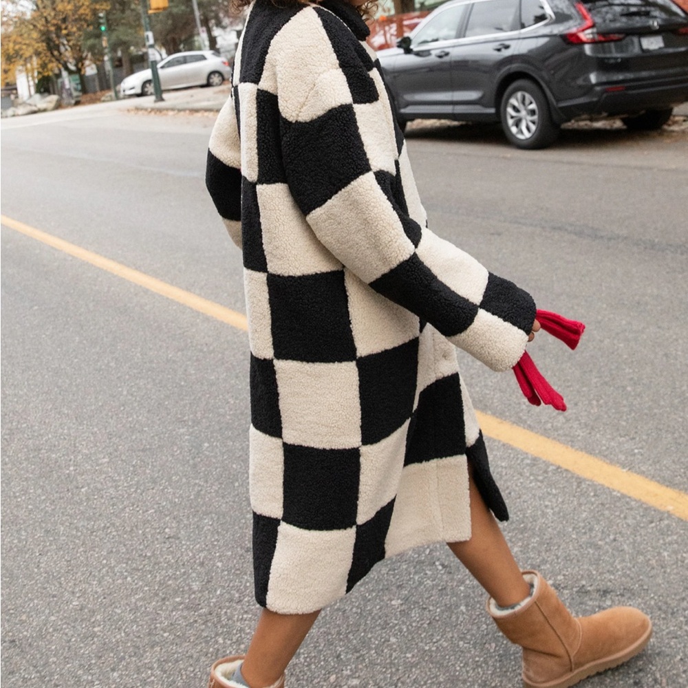 Checkered Sherpa coat - new condition - Oak + Fort